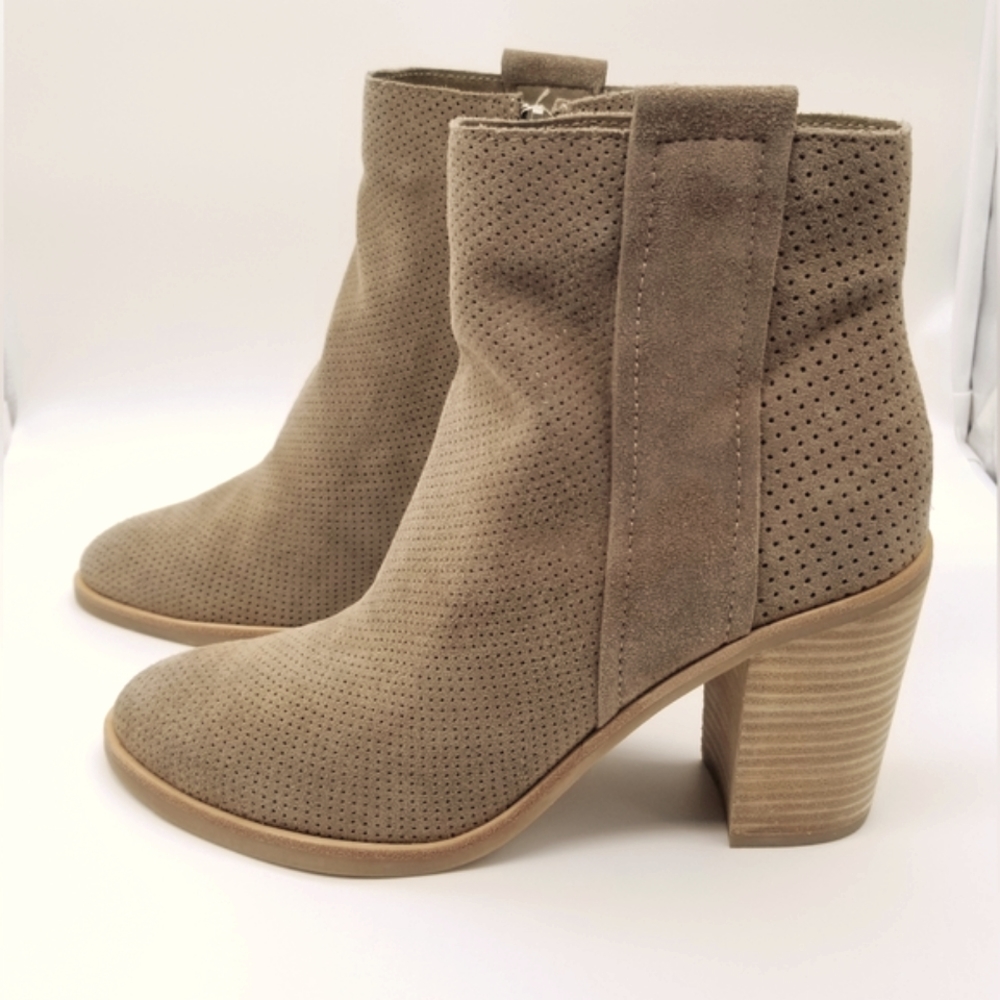 NWOB Dolce Vita Tan Suede Boots Size 10
